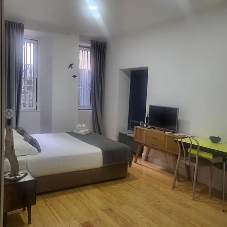 Alfama Services Apartman *